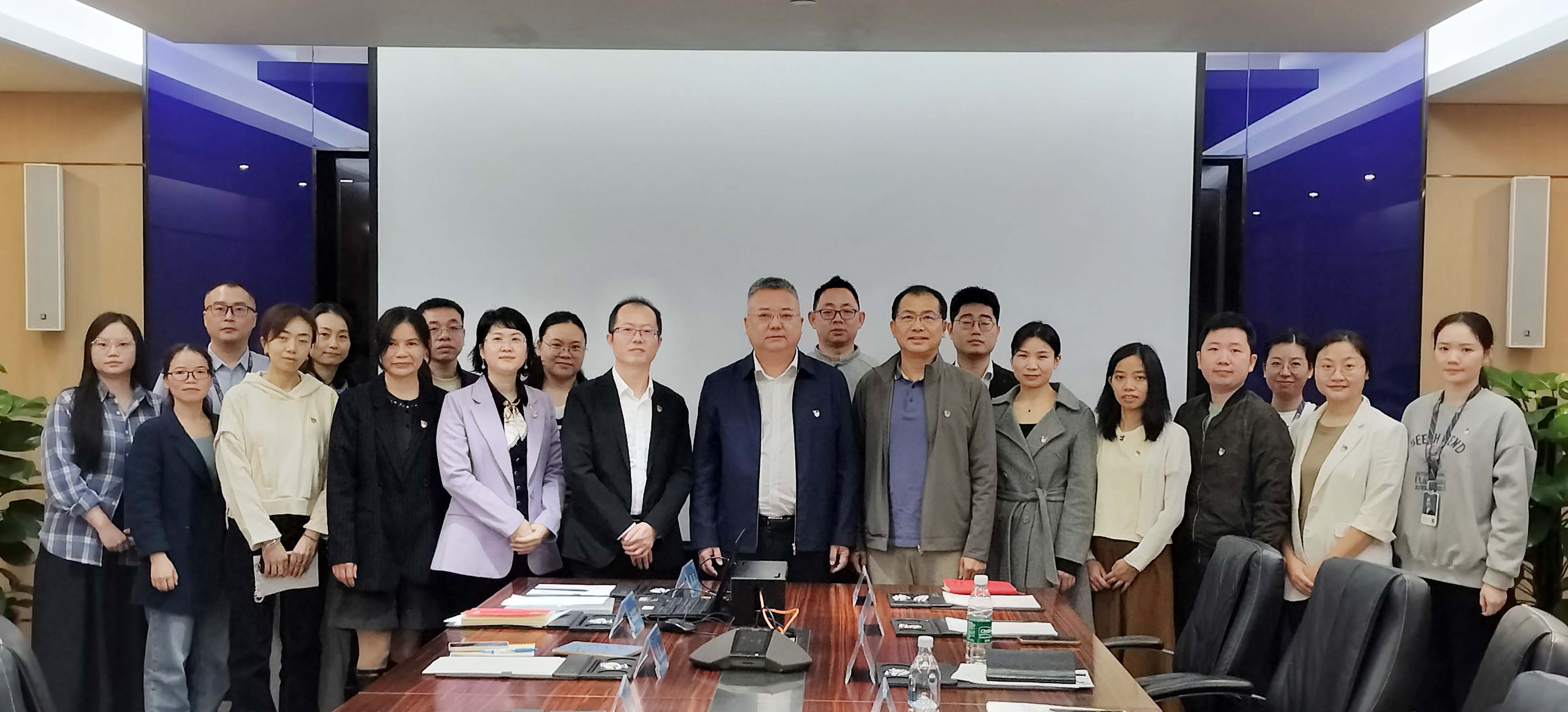 李程任深圳市星耀娱乐供应链股份有限公司党委书记，钟志华任党委副书记、纪委书记